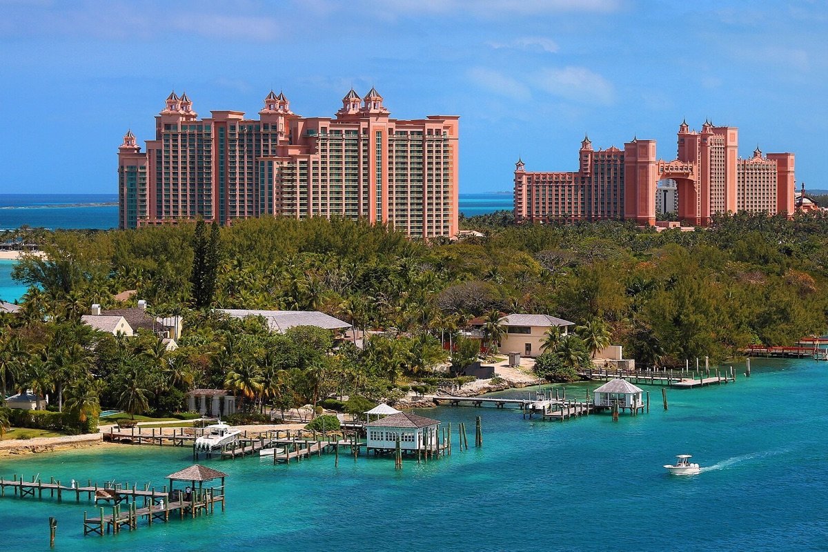 Complejo Atlantis junto al agua en Paradise Island