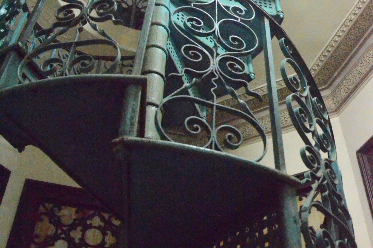 Detalles arquitectónicos del Palacio de Valle en Cienfuegos