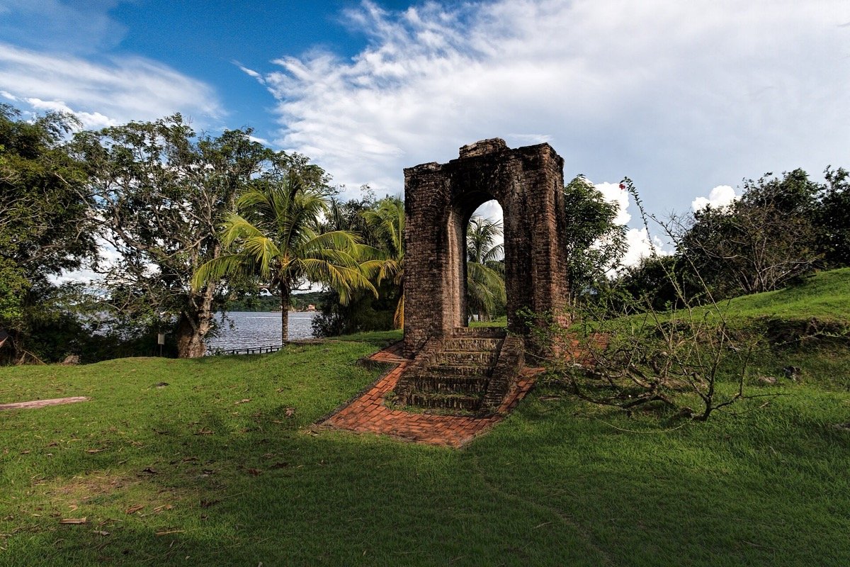 Kyk-Over-Al Island en el Essequibo