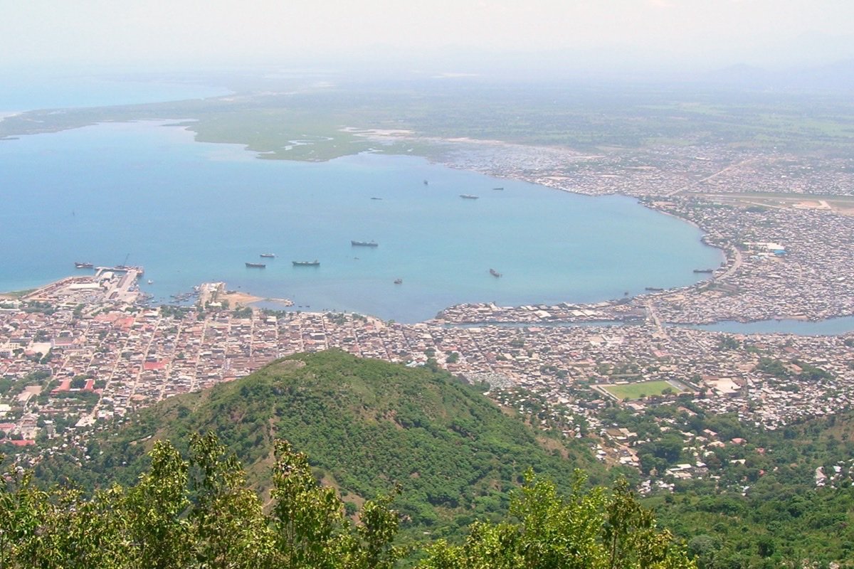 Cap-Haïtien y su costa desde Morne Jean
