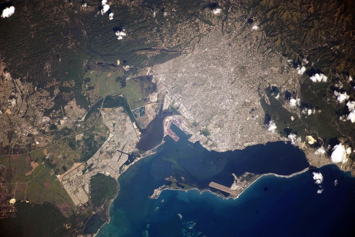 Kingston y su puerto vistos desde el espacio