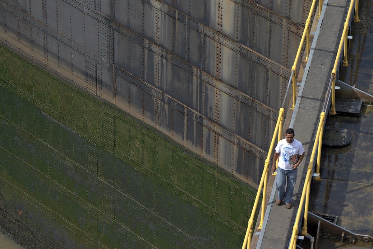 Operación en las esclusas de Miraflores