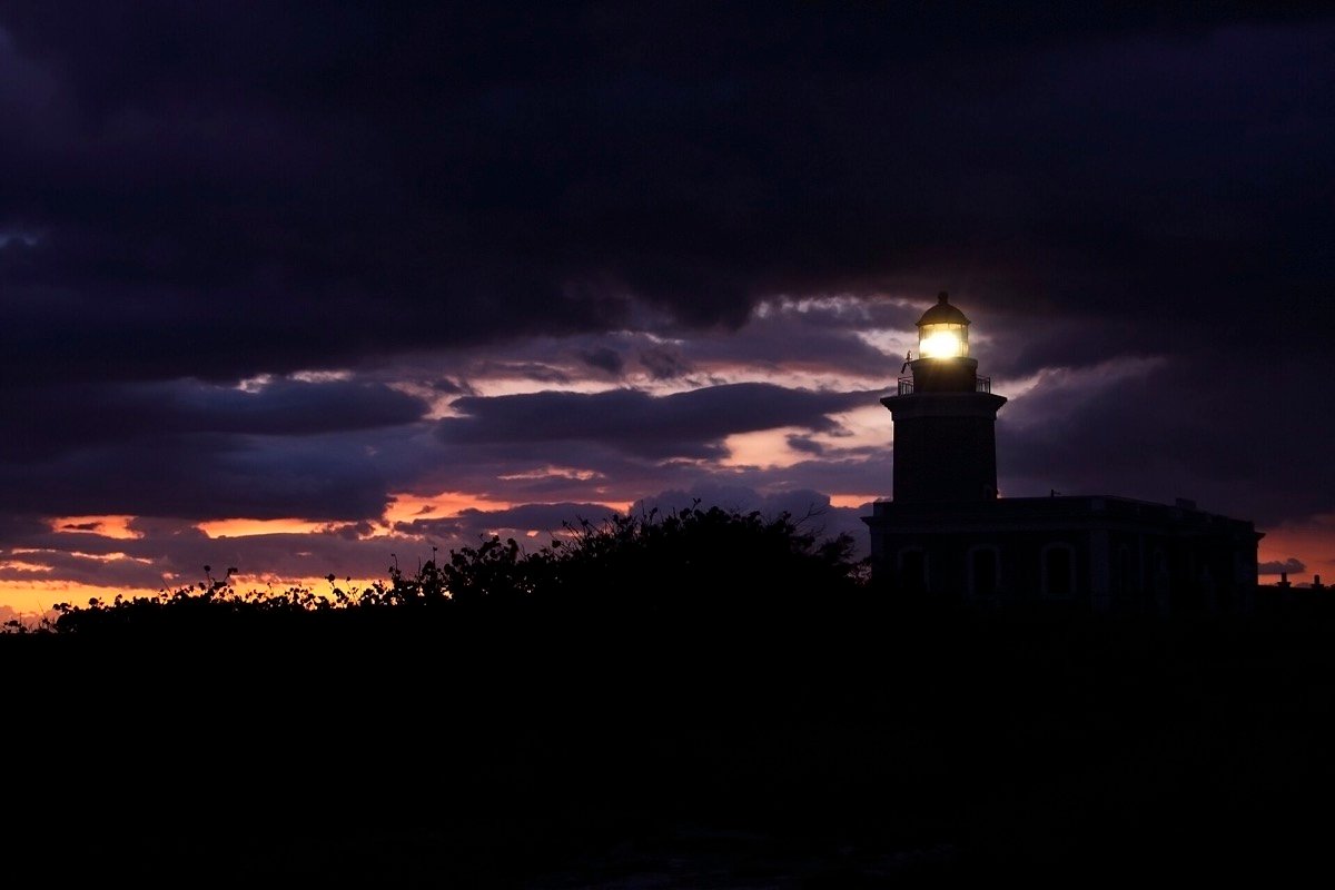 Faro y acantilados de Los Morrillos en Cabo Rojo