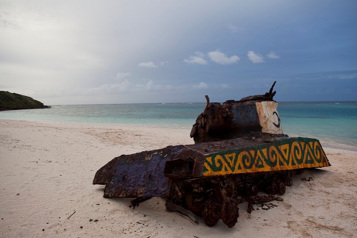 Antiguo tanque pintado en Playa Flamenco