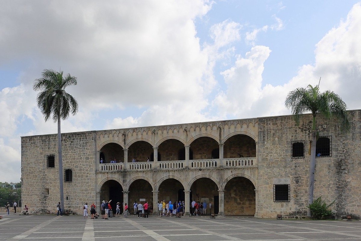 Alcázar de Colón en la Plaza de España