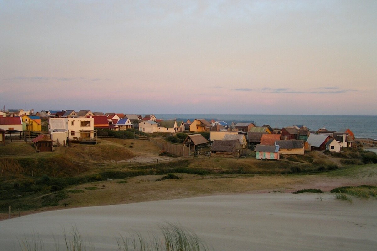Atardecer sobre la costa de Punta del Diablo