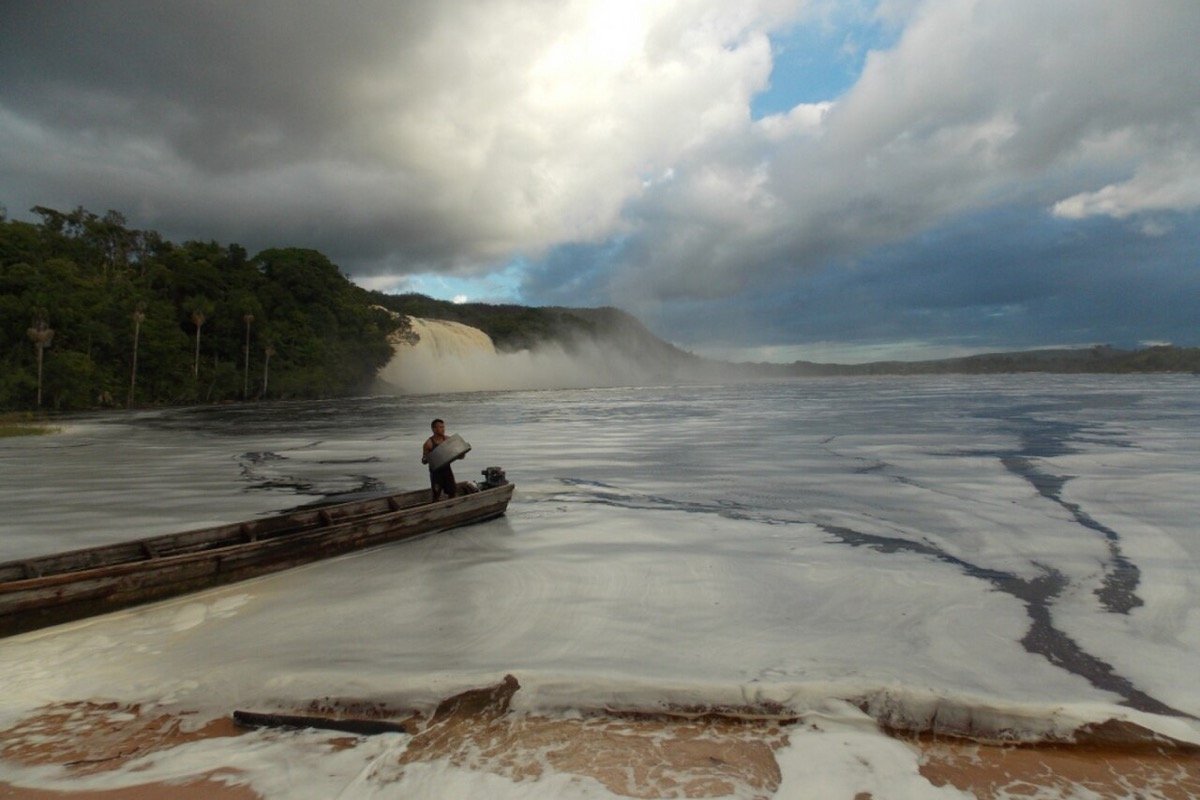 Laguna y saltos de Canaima